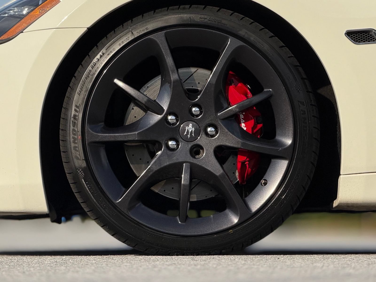 Used 2013 Maserati GranTurismo Sport RWD image 18