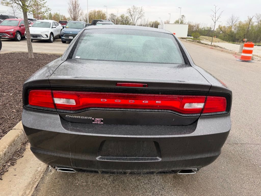 Used 2014 Dodge Charger SE RWD image 4