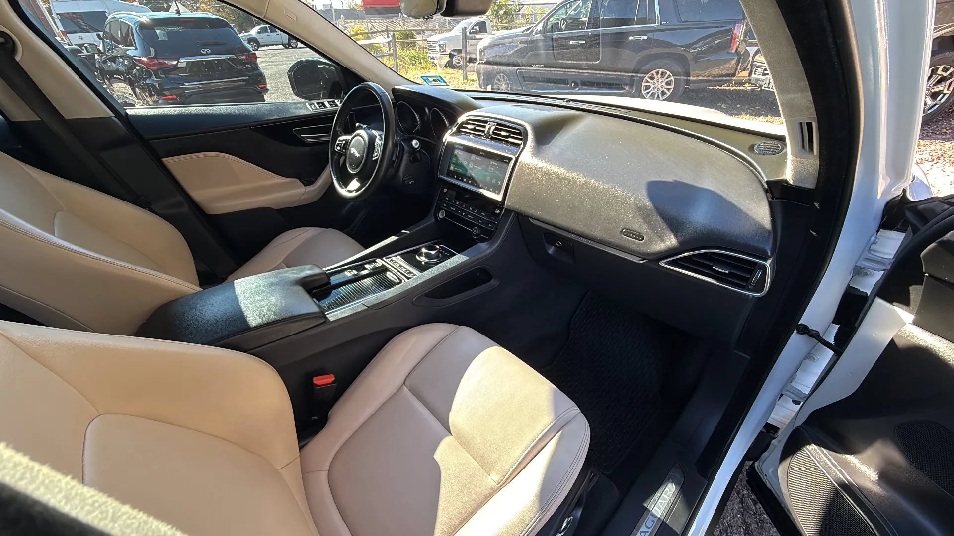 Used 2020 Jaguar F-PACE Premium AWD/4WD image 32