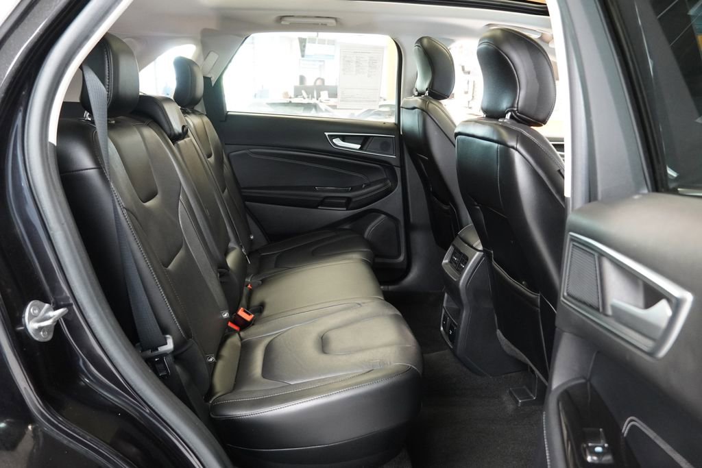Used 2019 Ford Edge Titanium w/ Cold Weather Package AWD/4WD image 32
