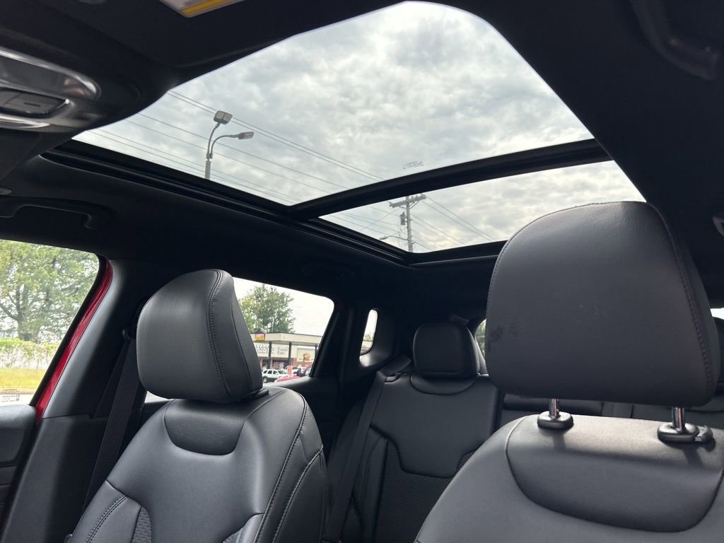 Used 2025 Jeep Compass Latitude w/ Sun & Sound Group AWD/4WD image 37