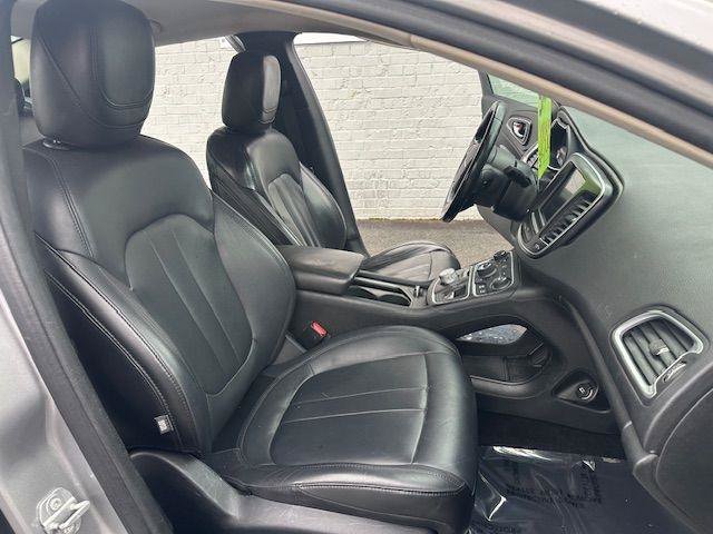 Used 2016 Chrysler 200 Limited Platinum w/ Comfort & Convenience Group FWD image 11