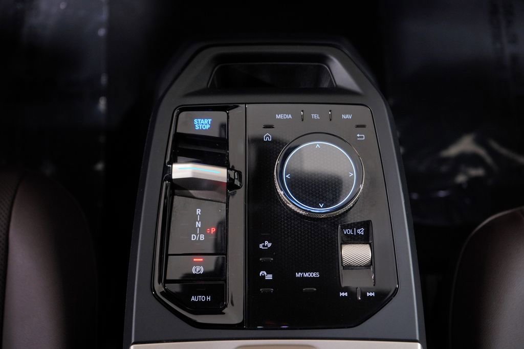 Used 2023 BMW iX xDrive50 image 13