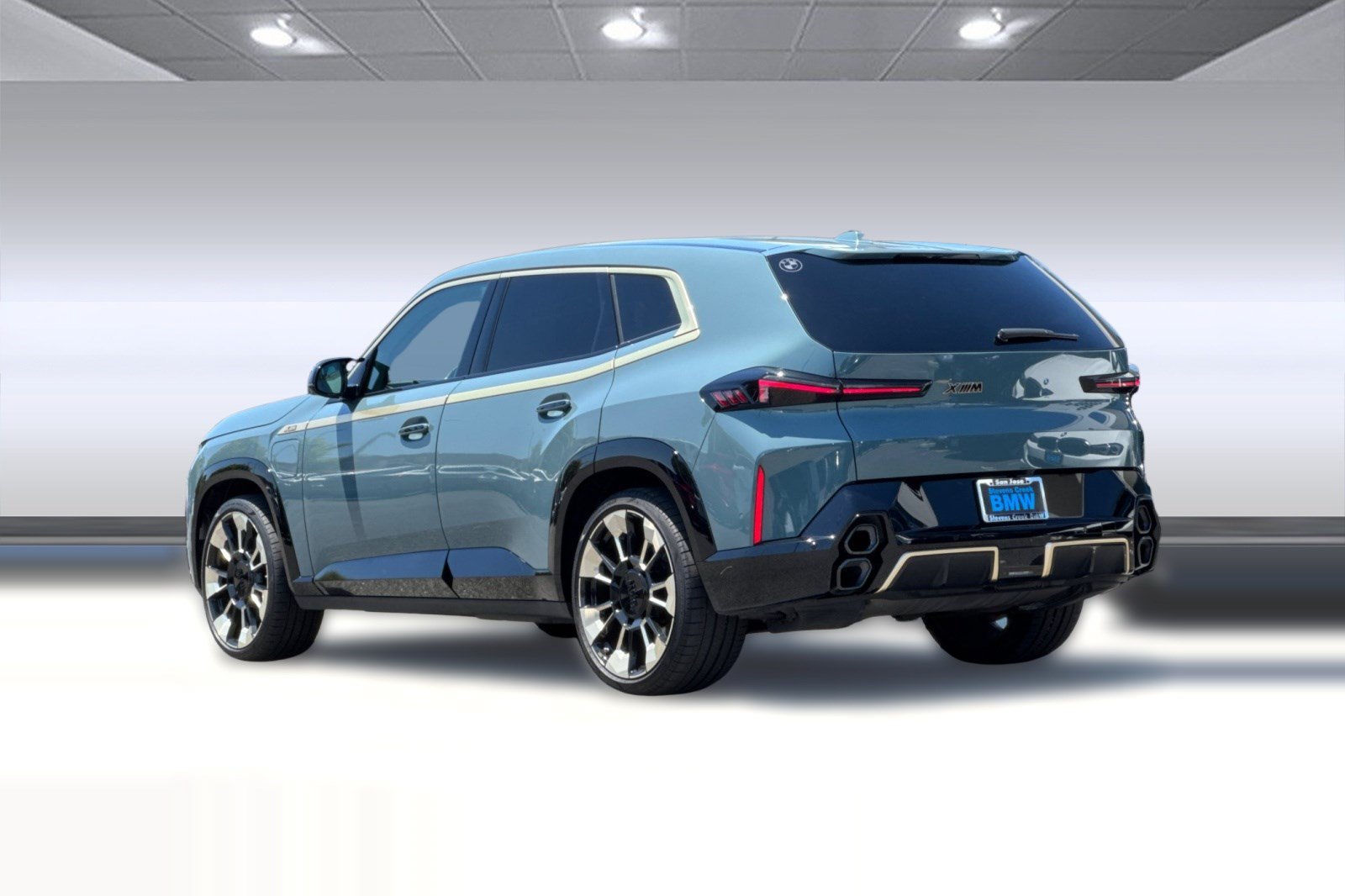 Used 2023 BMW XM AWD/4WD image 3