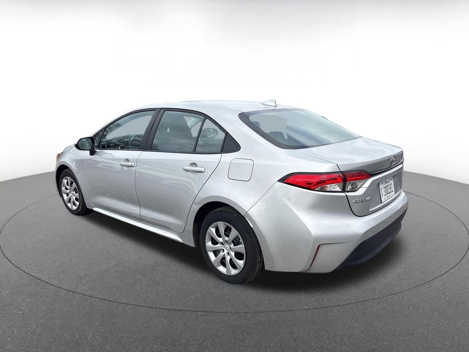 Used 2025 Toyota Corolla LE image 3