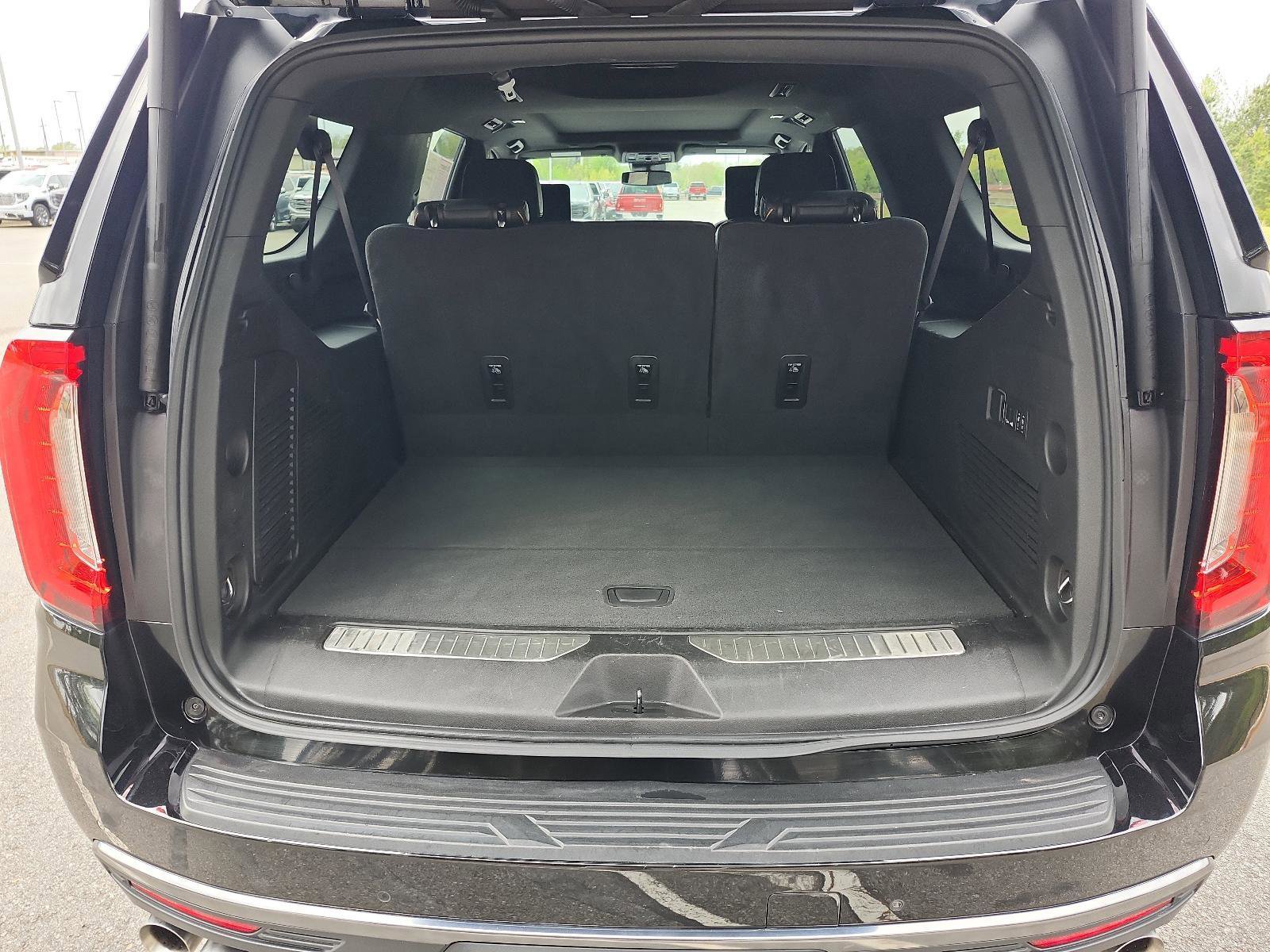 Certified 2024 GMC Yukon XL AT4 w/ AT4 Premium Package AWD/4WD image 11
