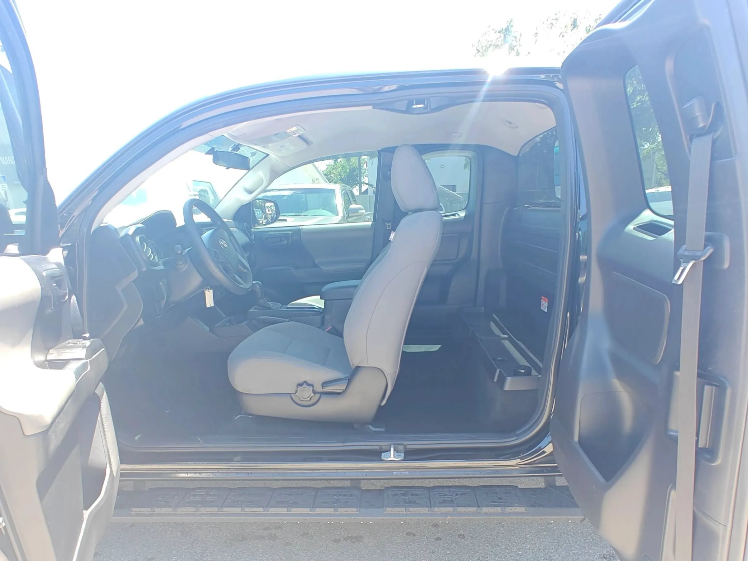 Used 2017 Toyota Tacoma SR RWD image 10