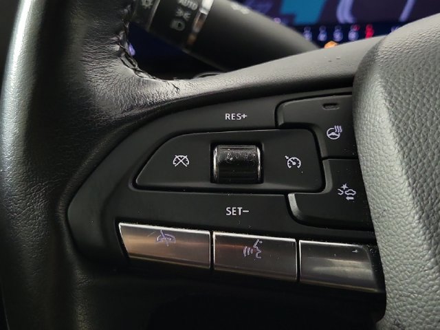 Used 2024 Cadillac XT4 Luxury w/ Cold Weather Package FWD image 26