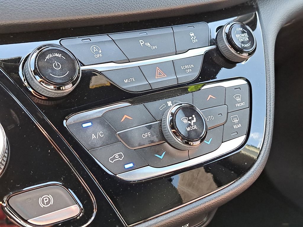 Used 2020 Chrysler Pacifica Touring-L w/ S Appearance Package image 24