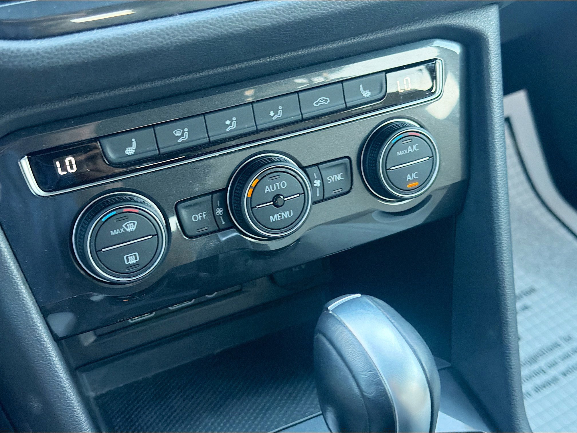 Used 2019 Volkswagen Tiguan SE image 34