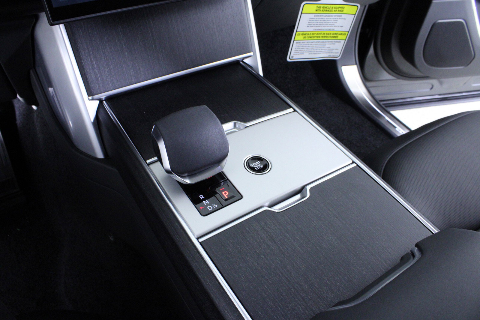 New 2025 Land Rover Range Rover SE image 22