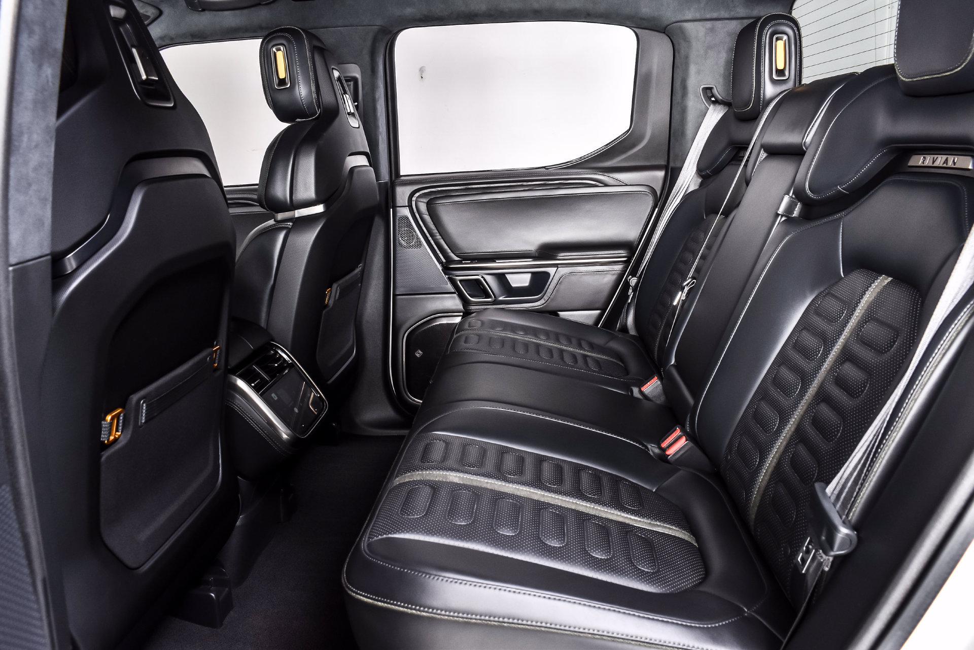 Used 2023 Rivian R1T Adventure Dual AWD/4WD image 17