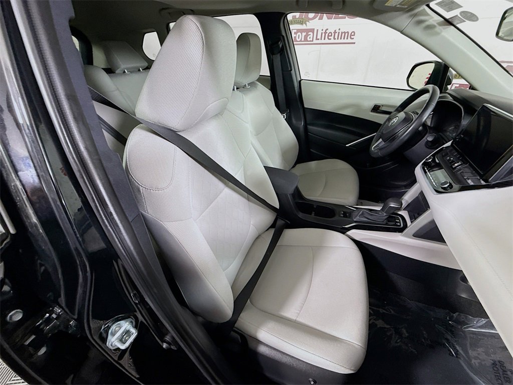 Certified 2024 Toyota Corolla Cross LE image 30