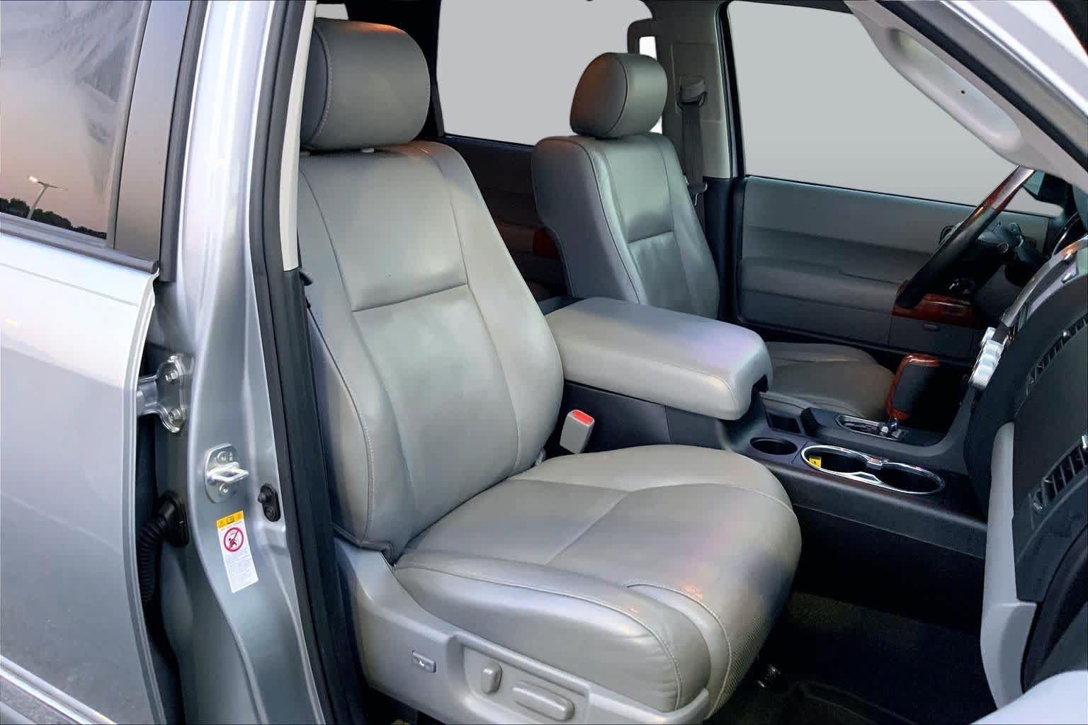 Used 2020 Toyota Sequoia Platinum RWD image 9