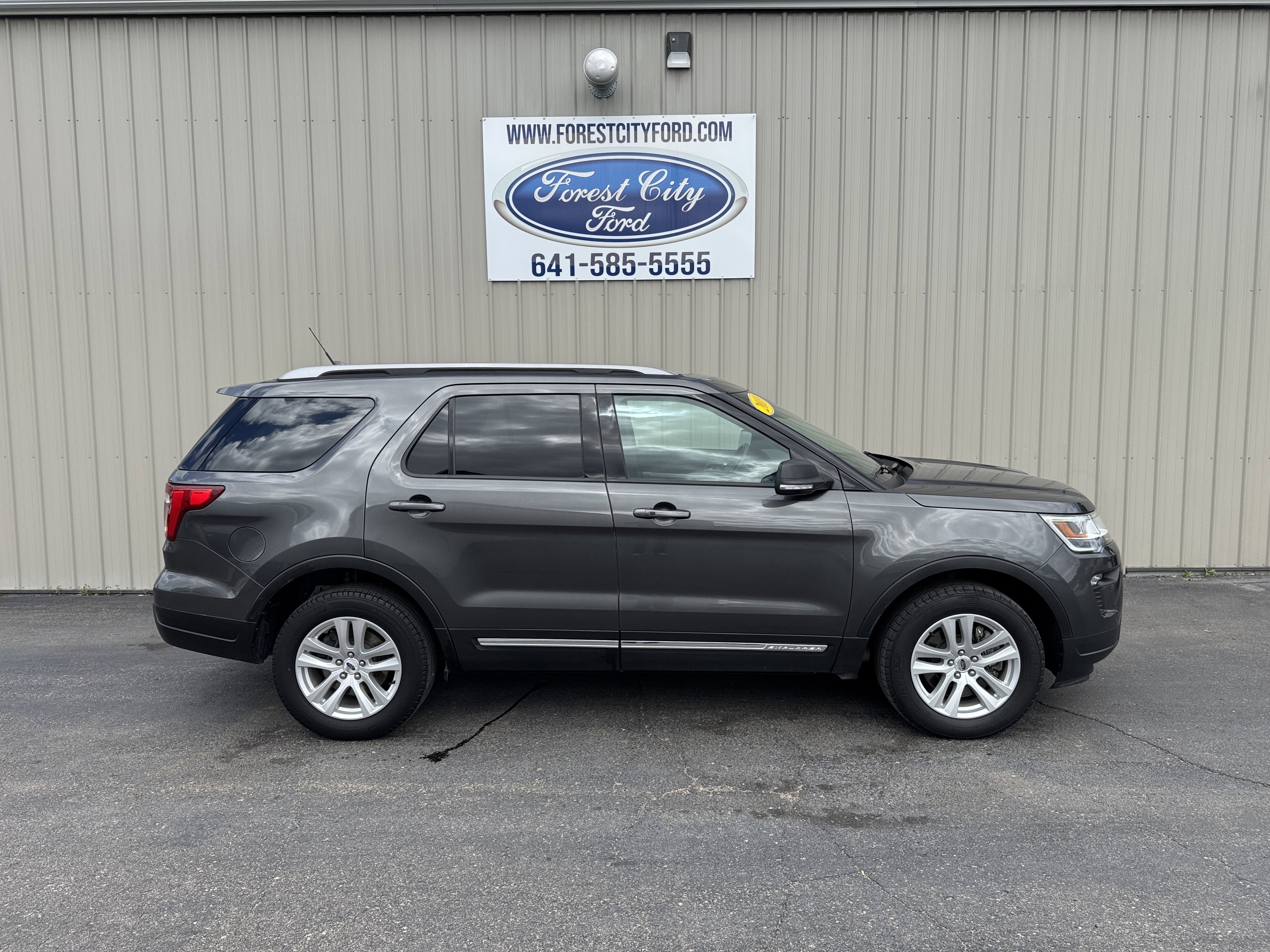 Used 2019 Ford Explorer XLT w/ Equipment Group 202A AWD/4WD image 6