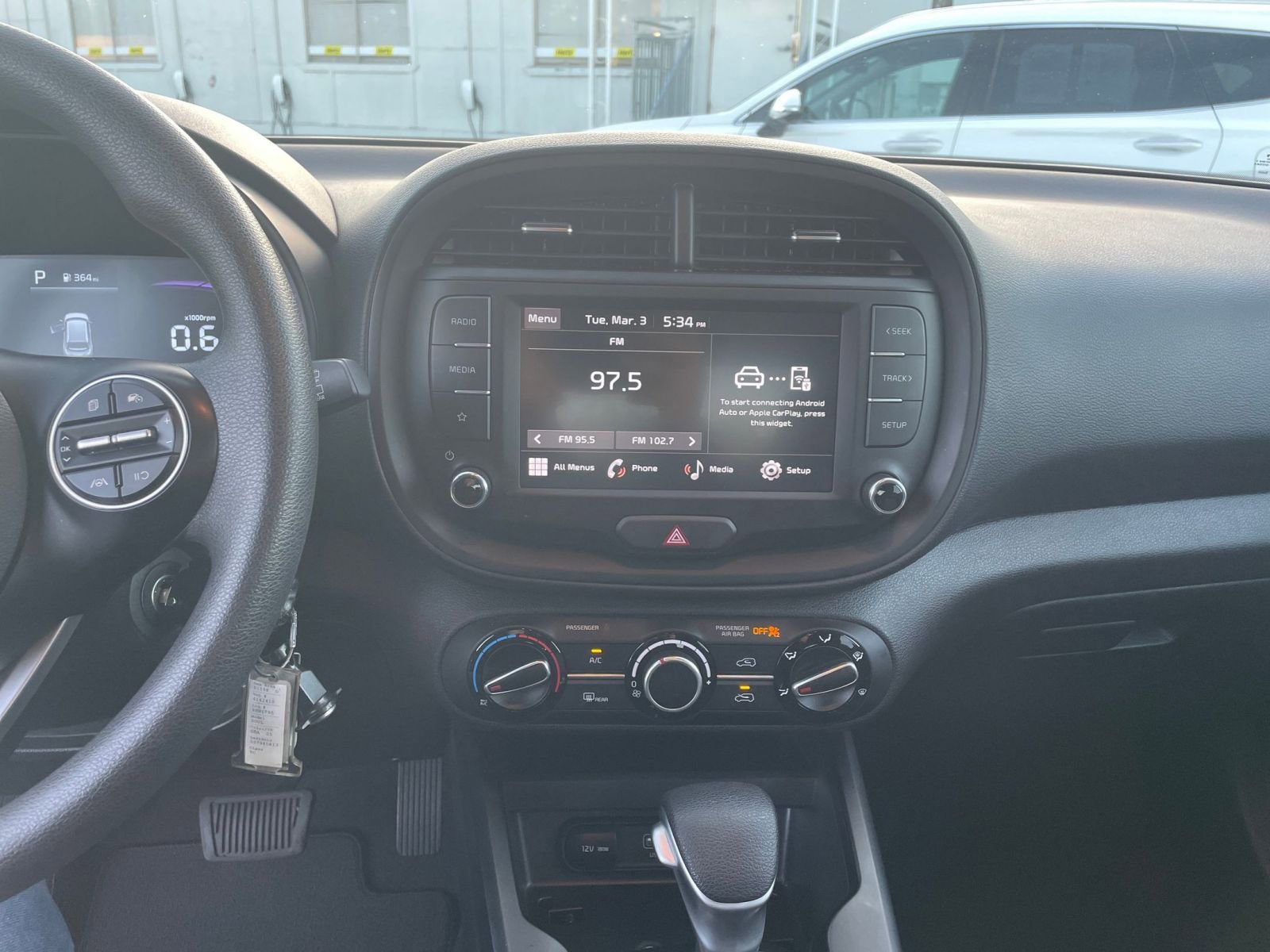 Used 2025 Kia Soul LX w/ LX Technology Package FWD image 17
