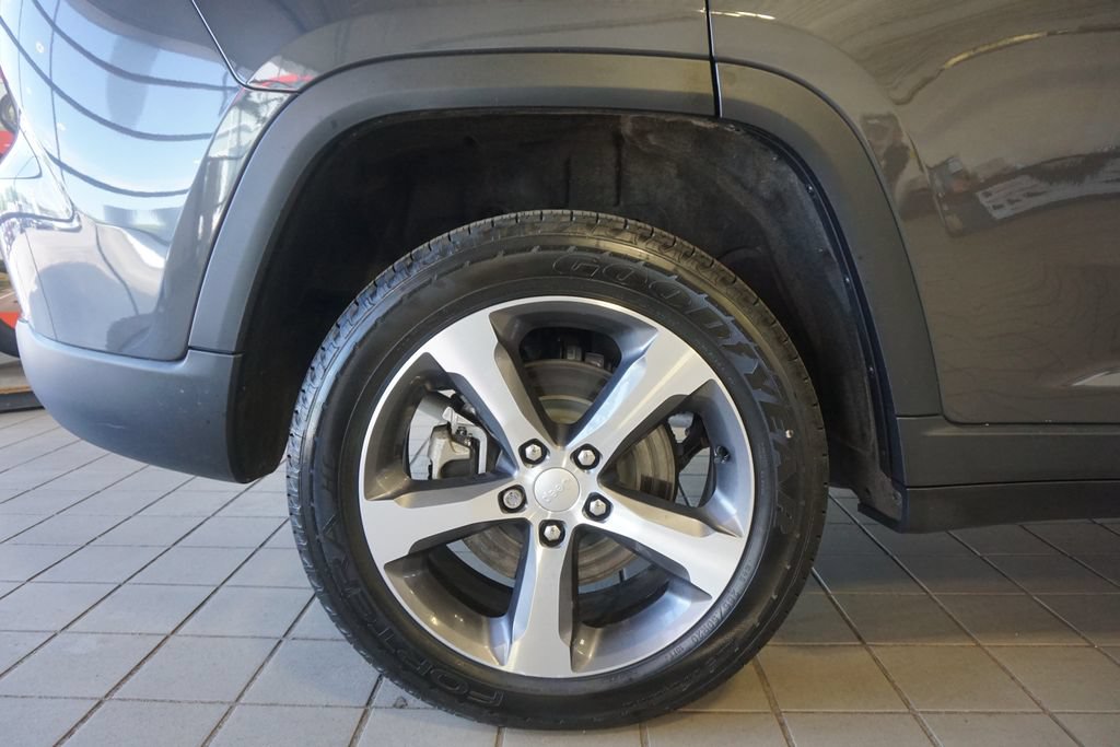 Used 2023 Jeep Grand Cherokee 4WD 4xe w/ Luxury Tech Group II image 36