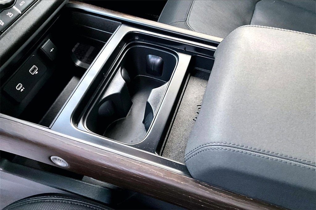 Used 2023 Land Rover Defender 110 X-Dynamic SE image 18