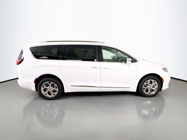 Used 2021 Chrysler Pacifica Limited AWD/4WD image 8