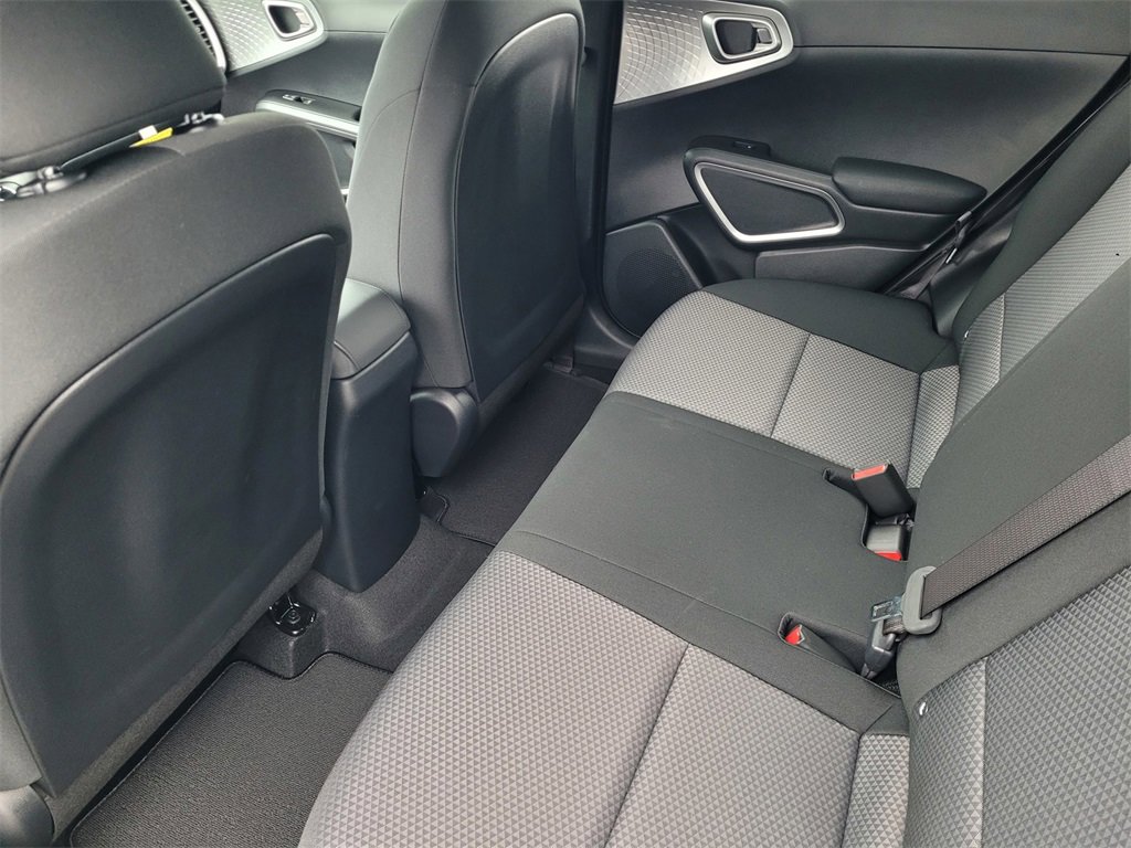 Used 2025 Kia Soul LX image 9