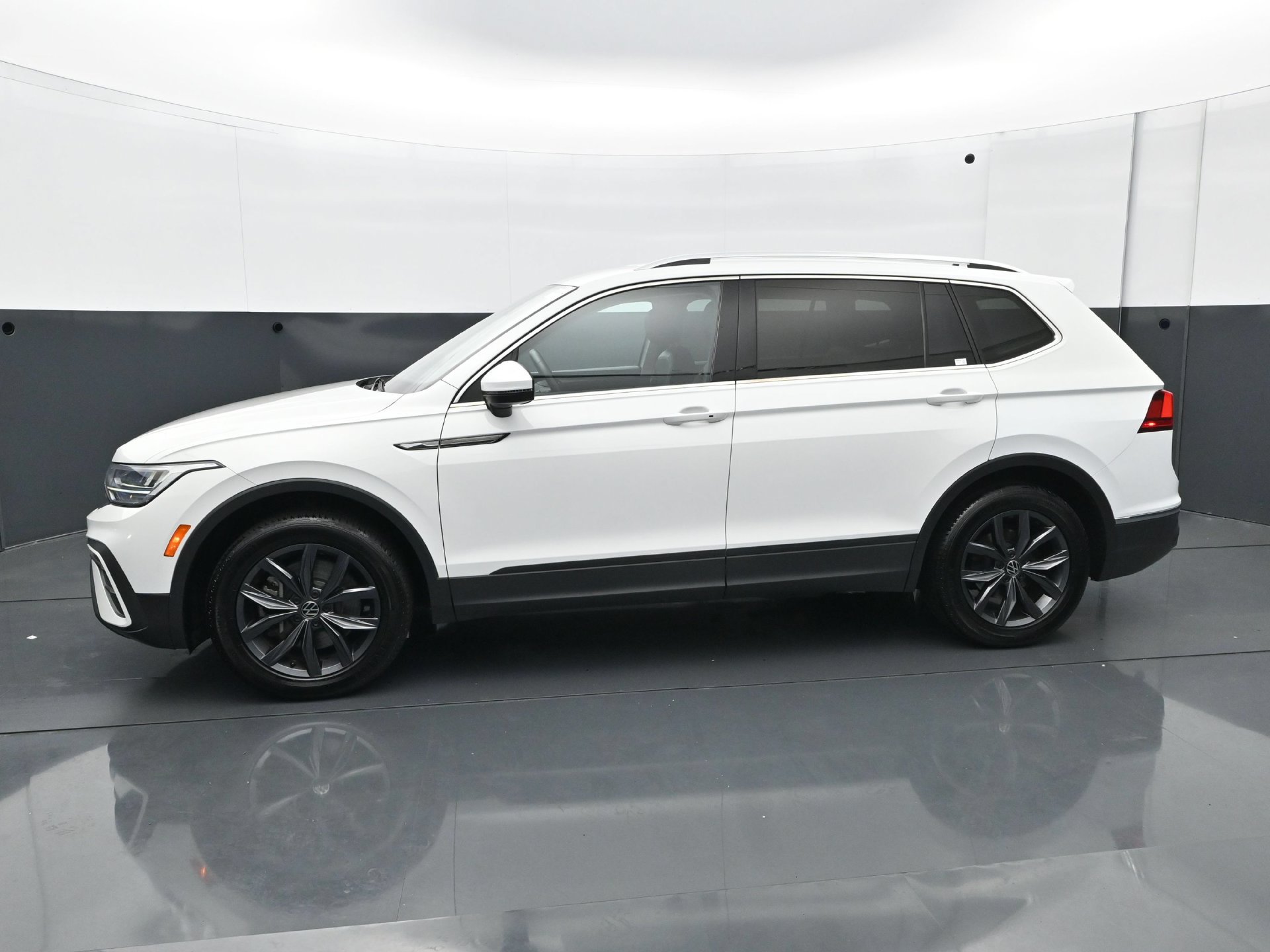 Used 2022 Volkswagen Tiguan SE FWD image 3