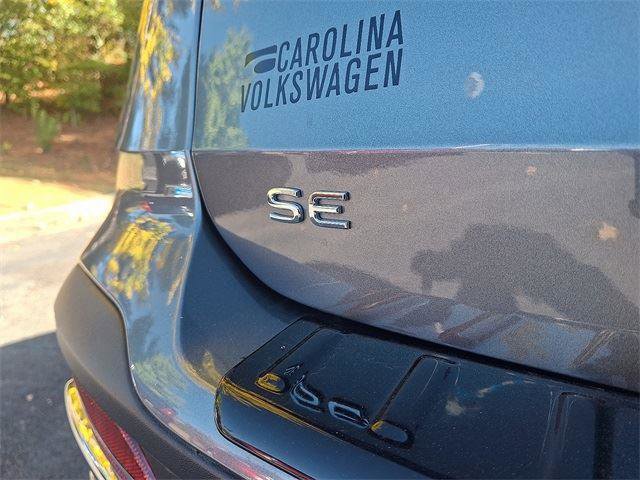 Certified 2025 Volkswagen Taos SE w/ Panoramic Sunroof Package image 31