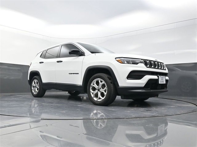 Used 2025 Jeep Compass Sport image 17