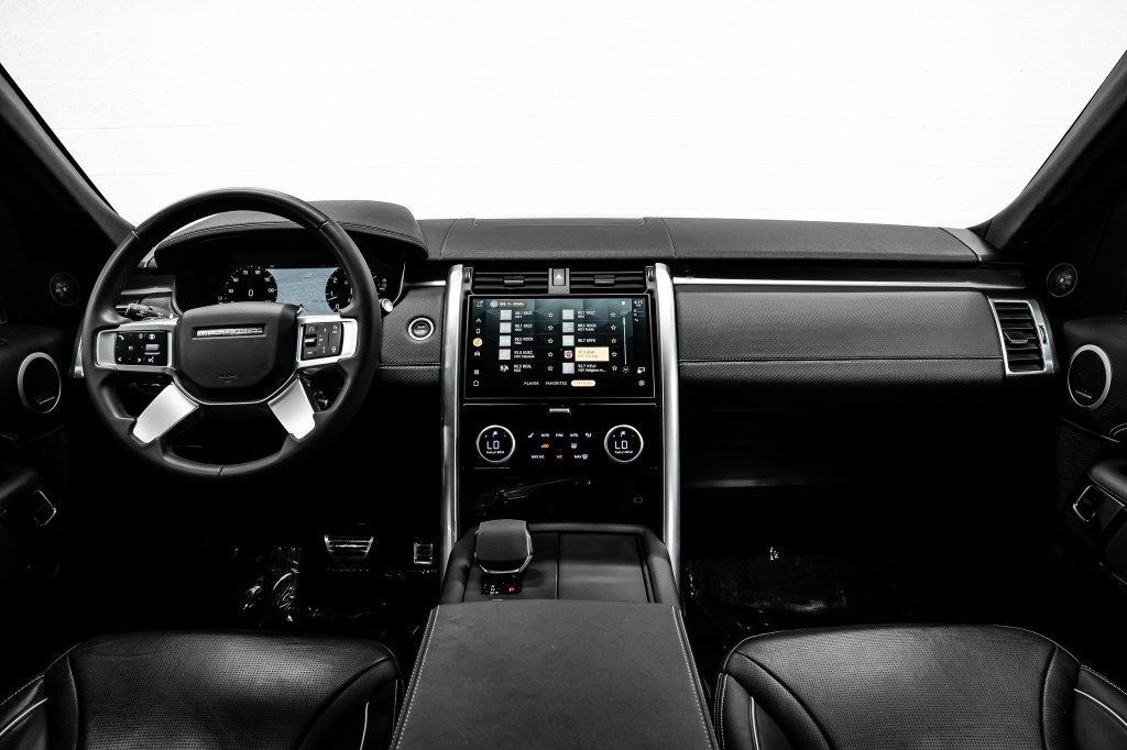 Used 2024 Land Rover Discovery Dynamic SE AWD/4WD image 19