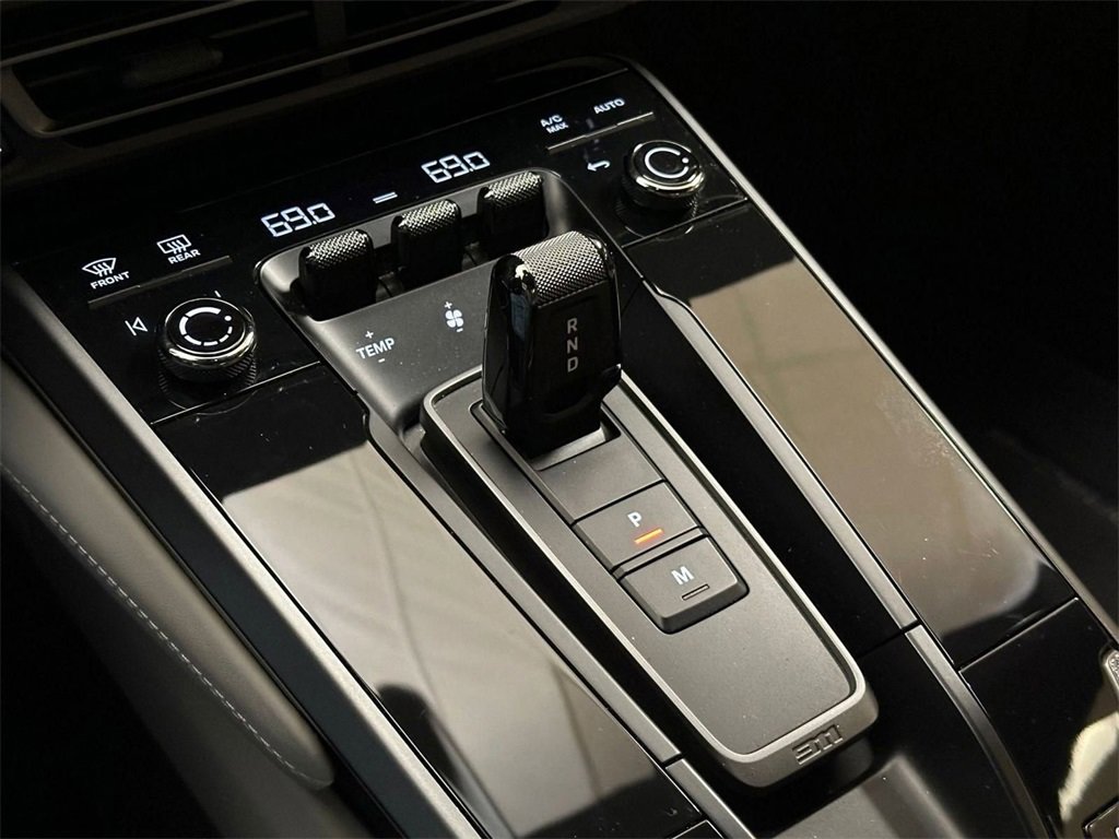Used 2024 Porsche 911 Carrera image 22