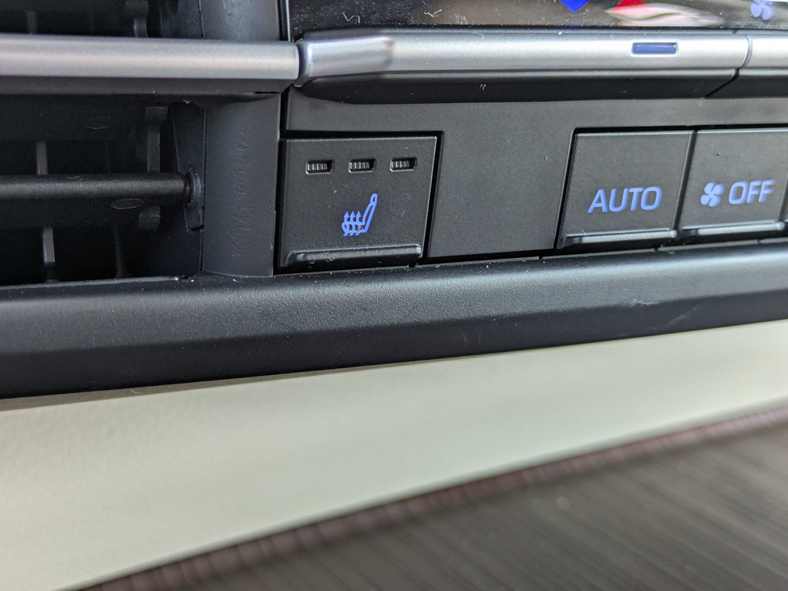 Used 2022 Toyota Sienna XLE FWD image 27