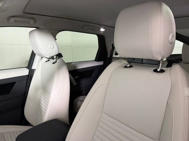 New 2025 Land Rover Discovery Sport S image 5