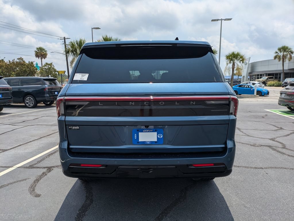 New 2027 Lincoln Navigator Reserve w/ Jet Appearance Package RWD image 5
