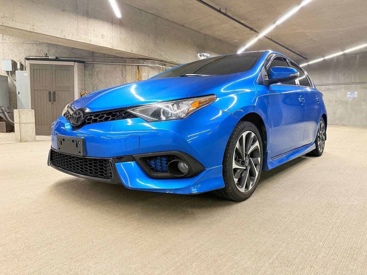 Used 2018 Toyota Corolla iM w/ Carpet Mat Package (TMS) image 3