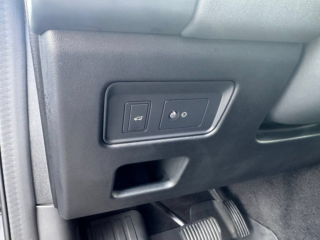 Used 2024 Land Rover Discovery S AWD/4WD image 4