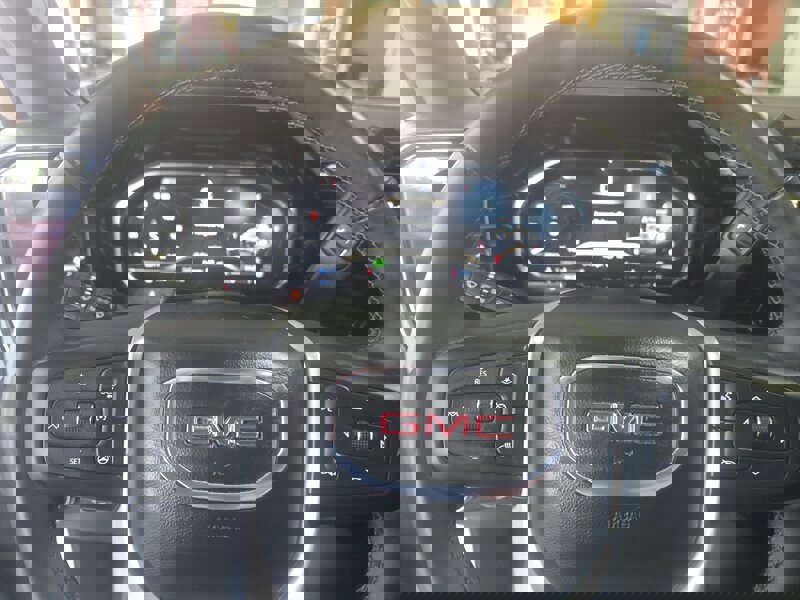 Used 2025 GMC Sierra 1500 SLT image 34