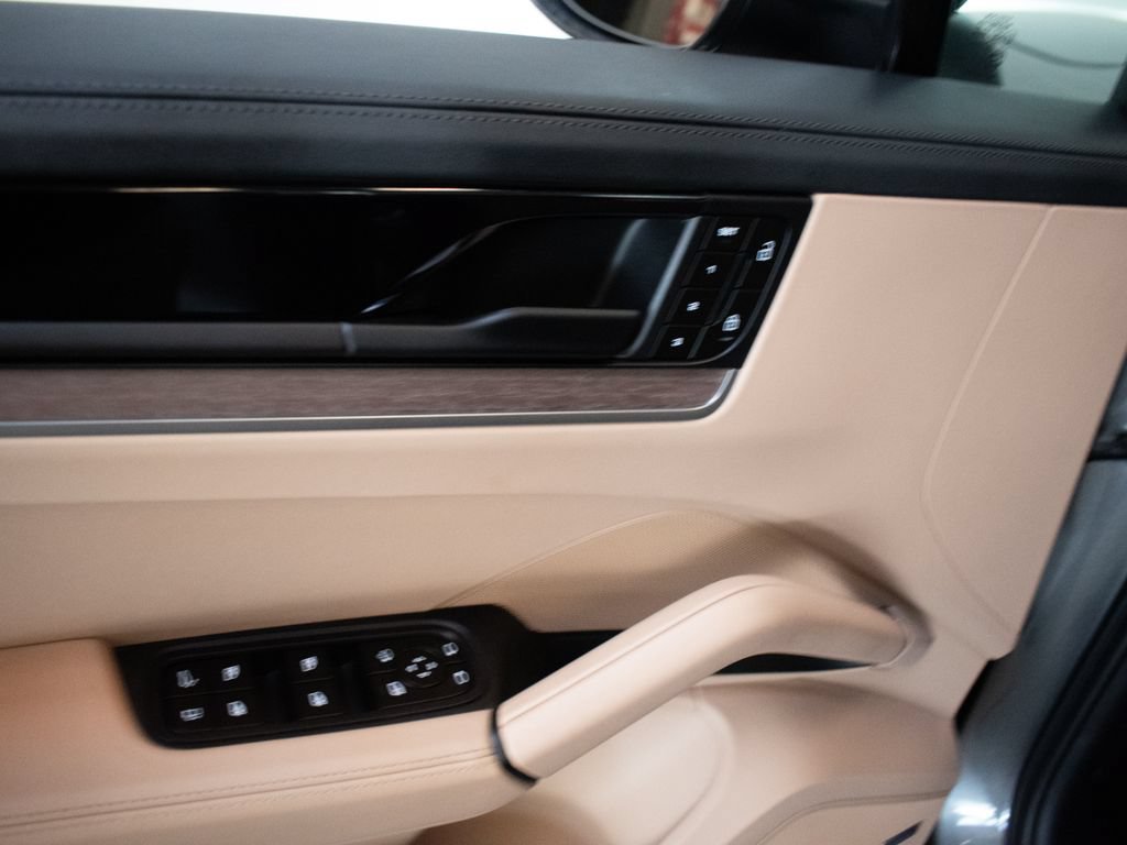 Certified 2026 Porsche Cayenne E-Hybrid AWD/4WD image 18