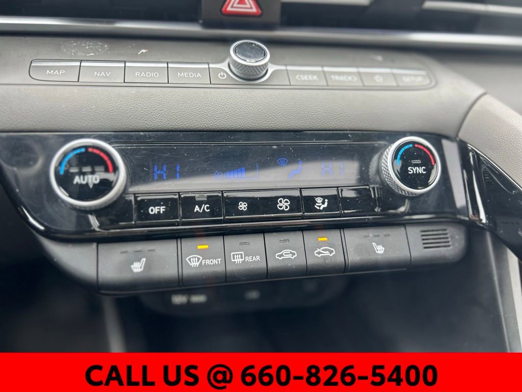 Used 2025 Hyundai Elantra SEL image 15