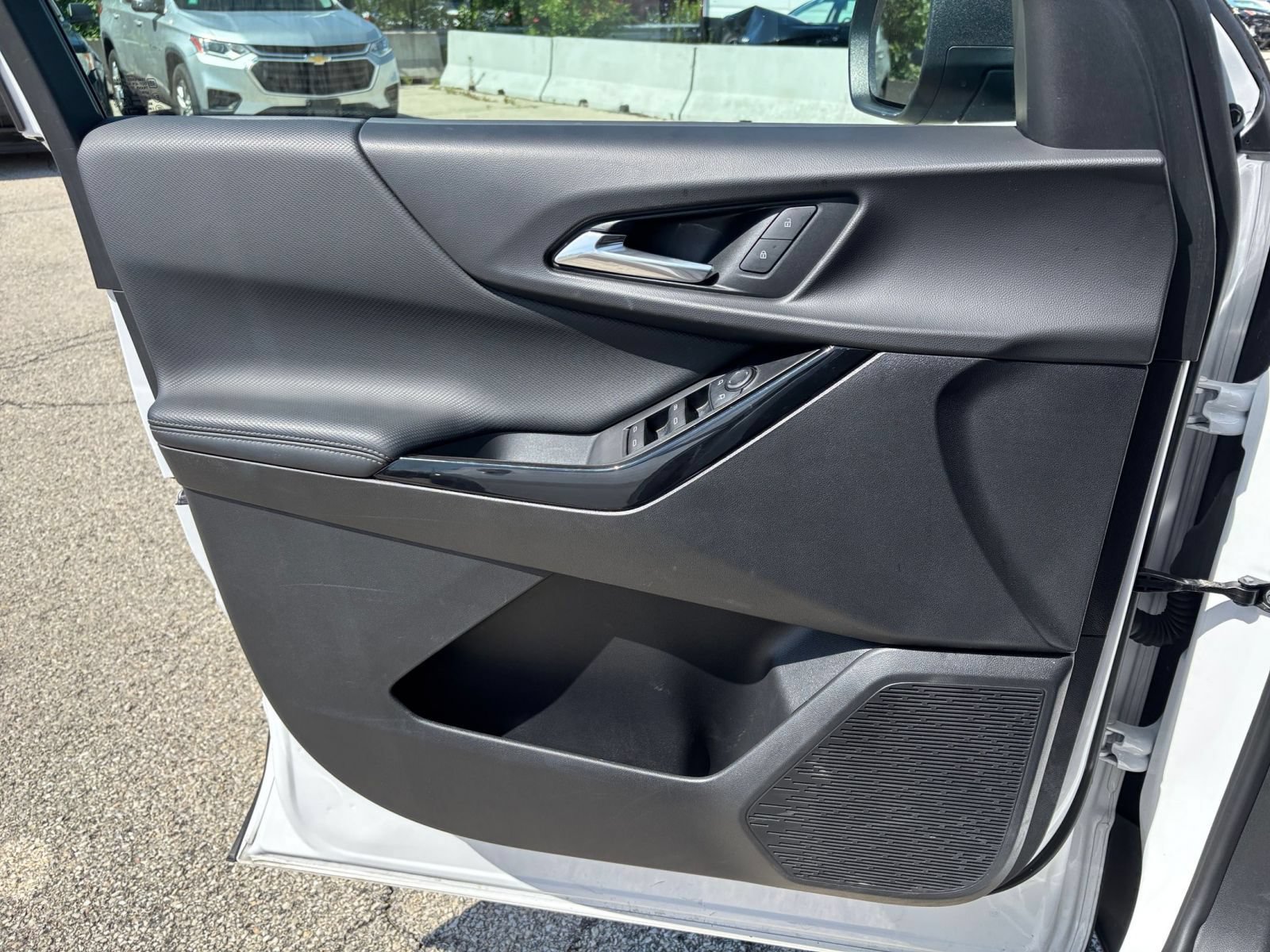 Used 2025 Chevrolet Equinox LT FWD image 18