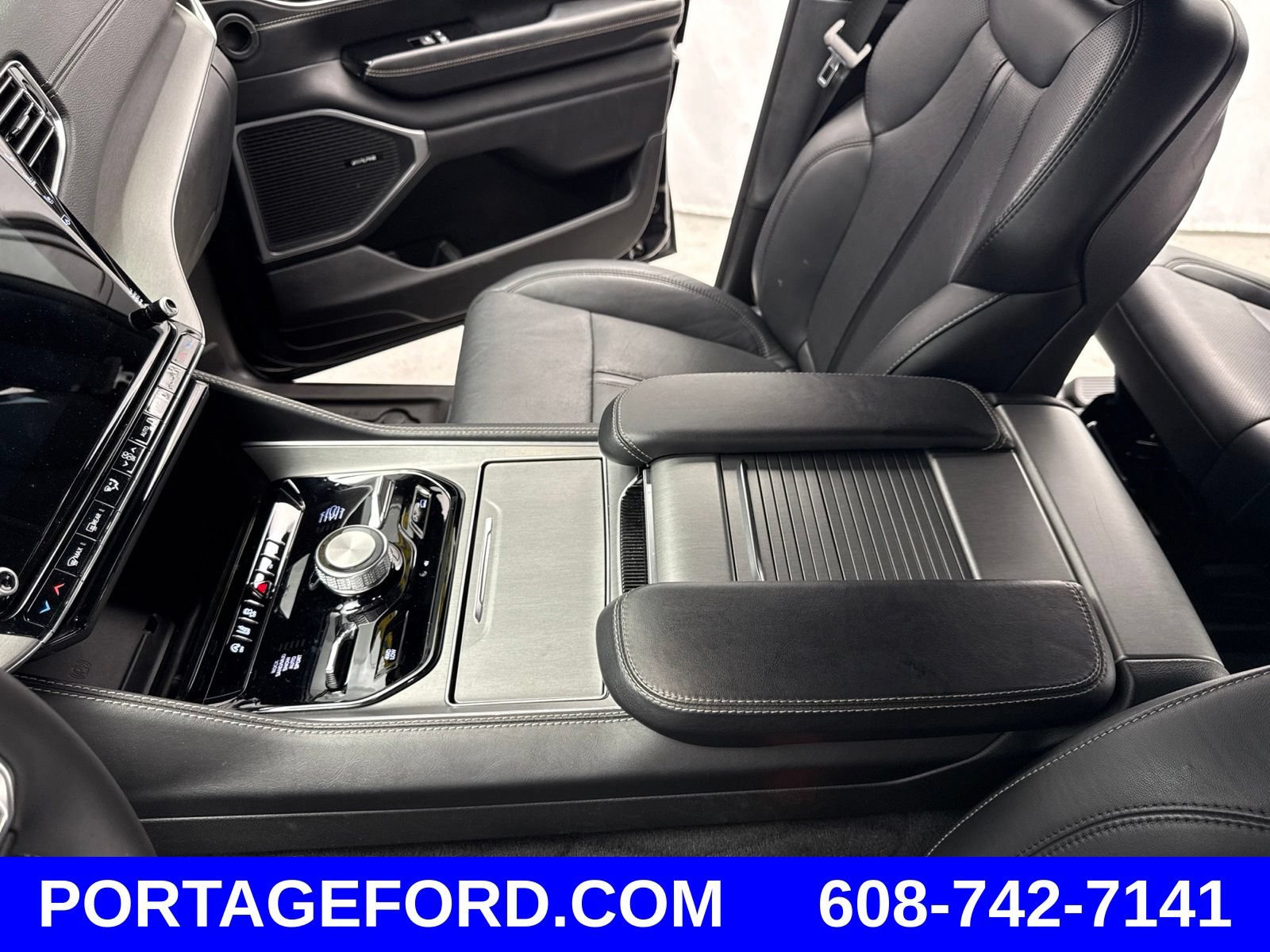 Used 2024 Jeep Wagoneer Series II w/ Convenience Group I AWD/4WD image 23