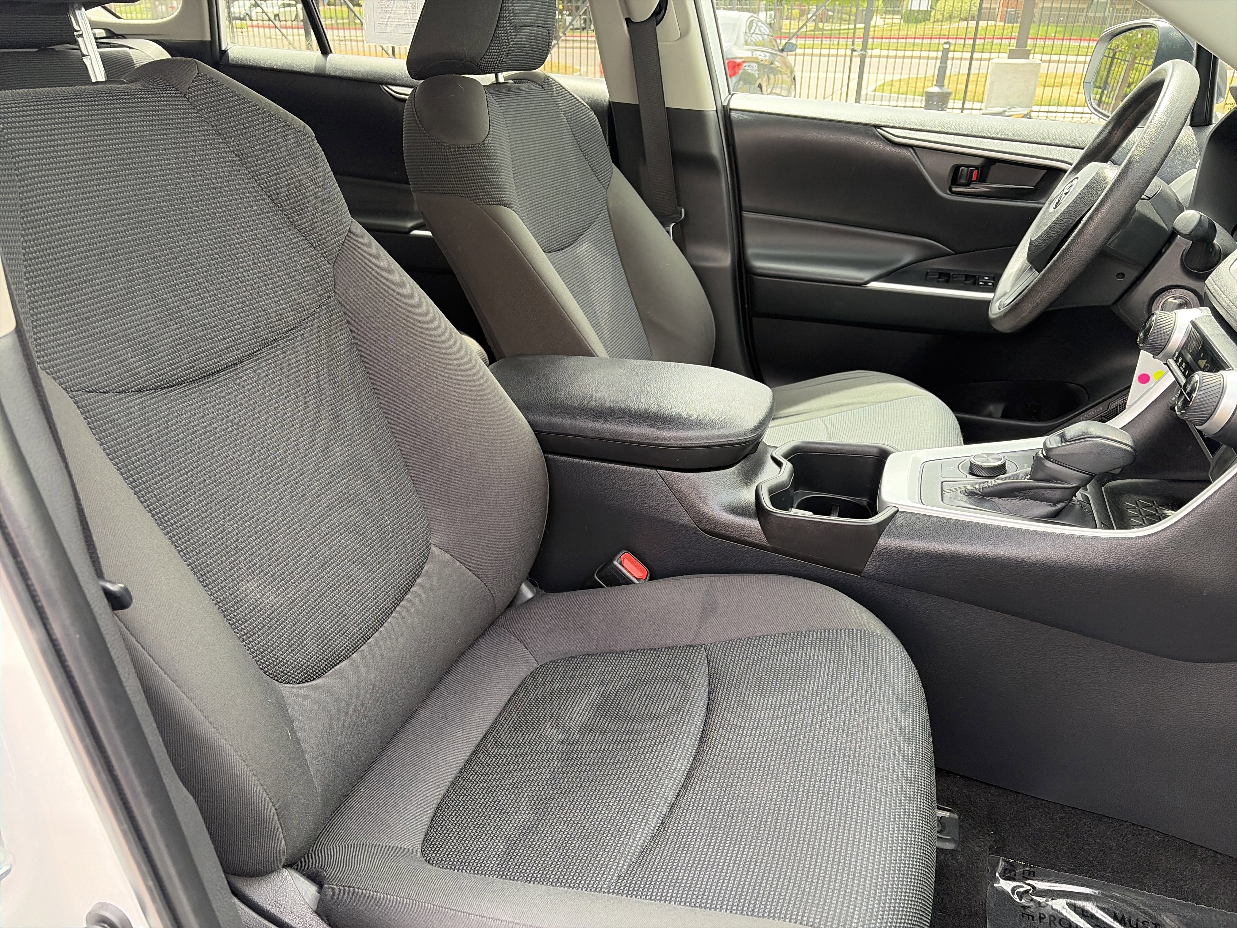 Used 2023 Toyota RAV4 LE AWD/4WD image 30