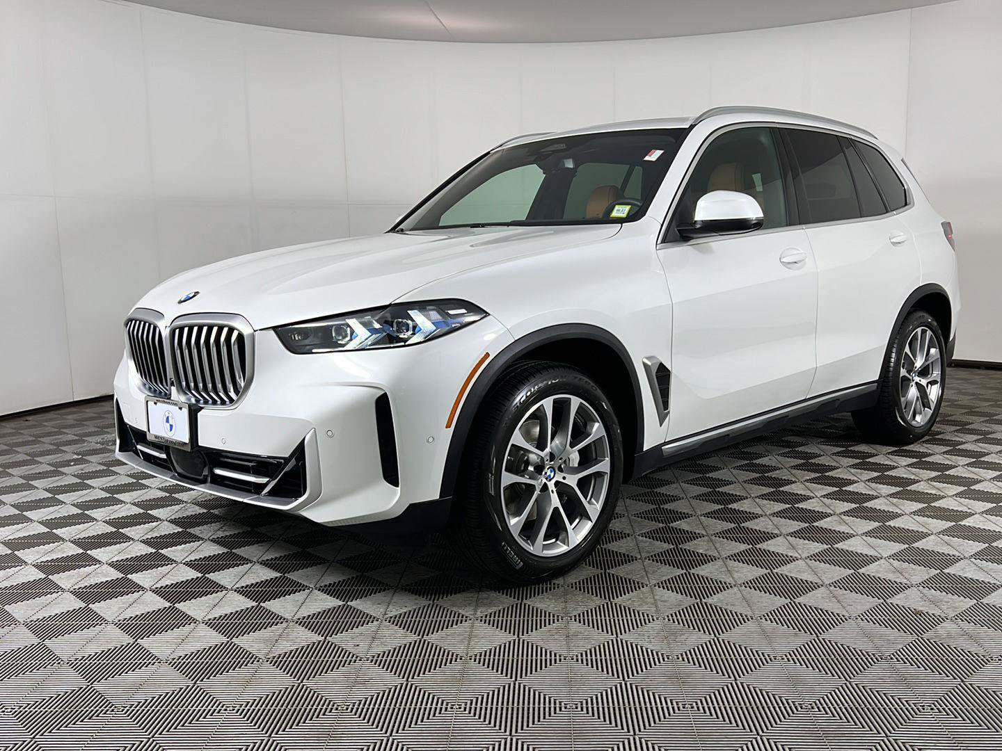 Used 2024 BMW X5 xDrive40i w/ Premium Package AWD/4WD image 12