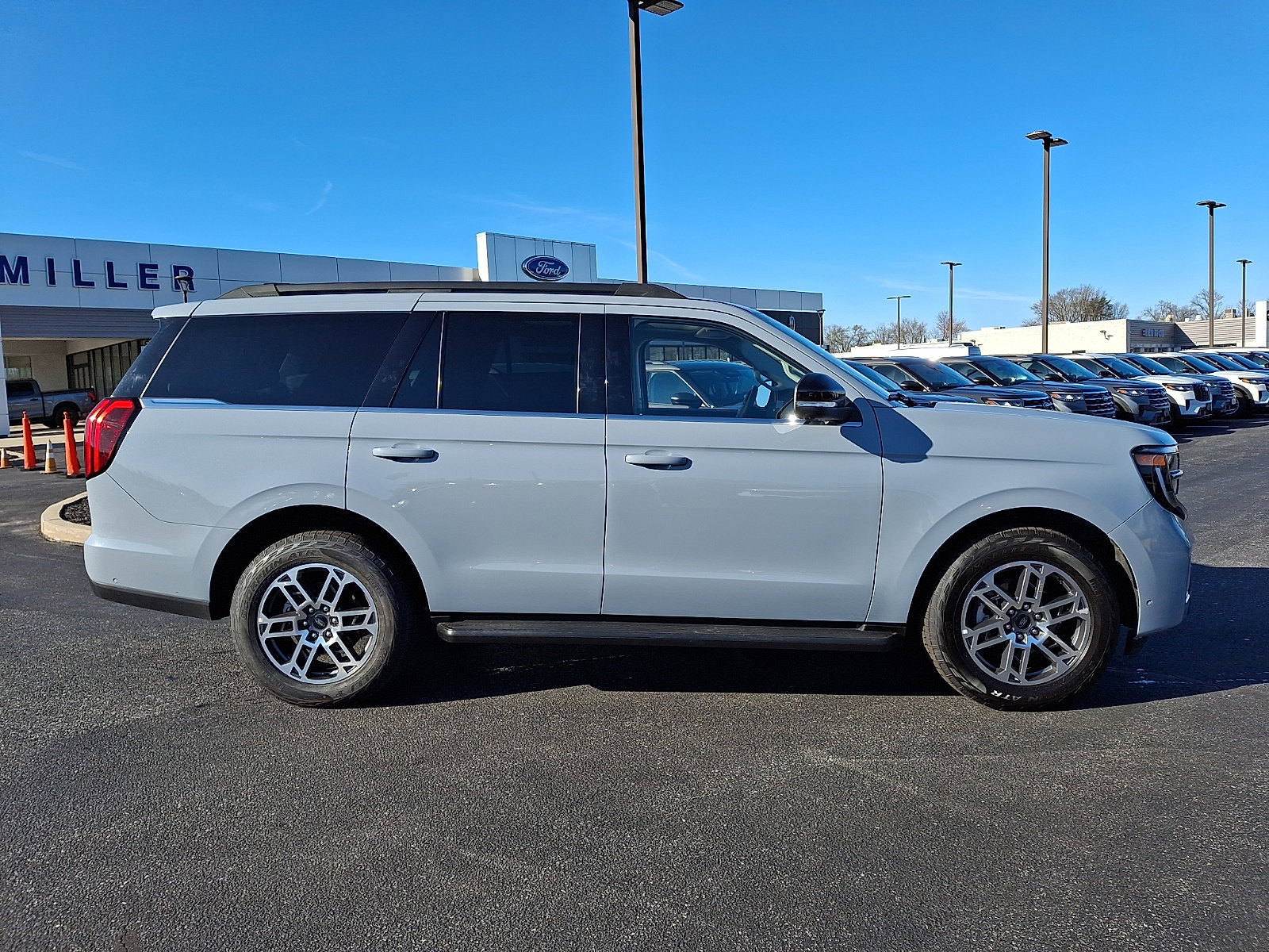 Used 2025 Ford Expedition Active image 7