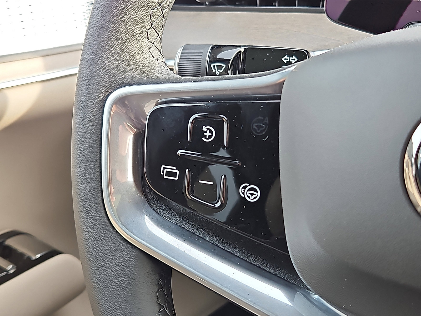 New 2026 Volvo EX90 Ultra image 17