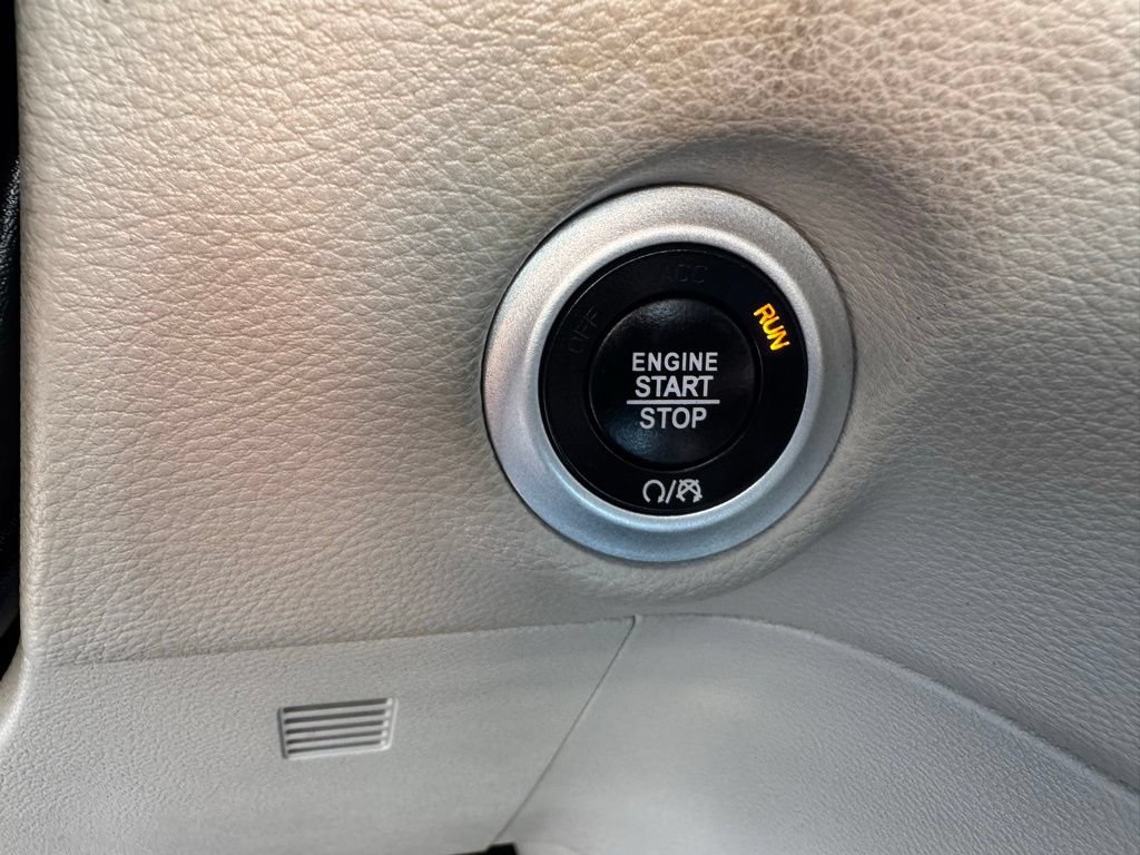 Used 2021 Chrysler Pacifica Touring-L FWD image 21
