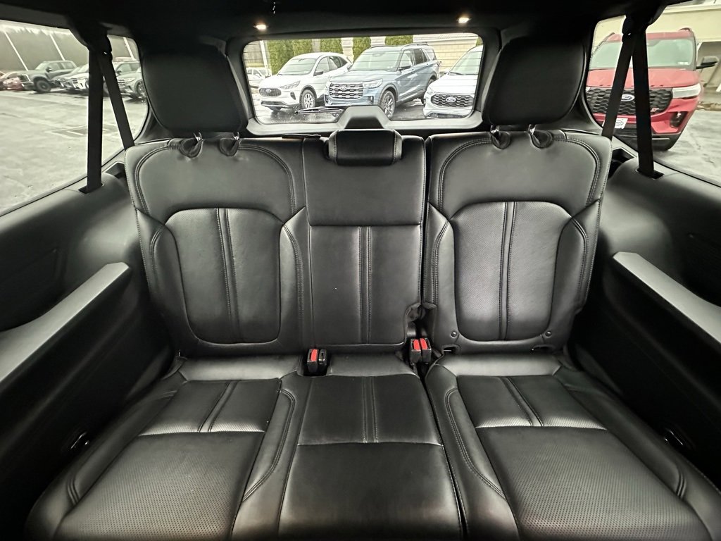 Used 2023 Jeep Wagoneer L Series II image 16