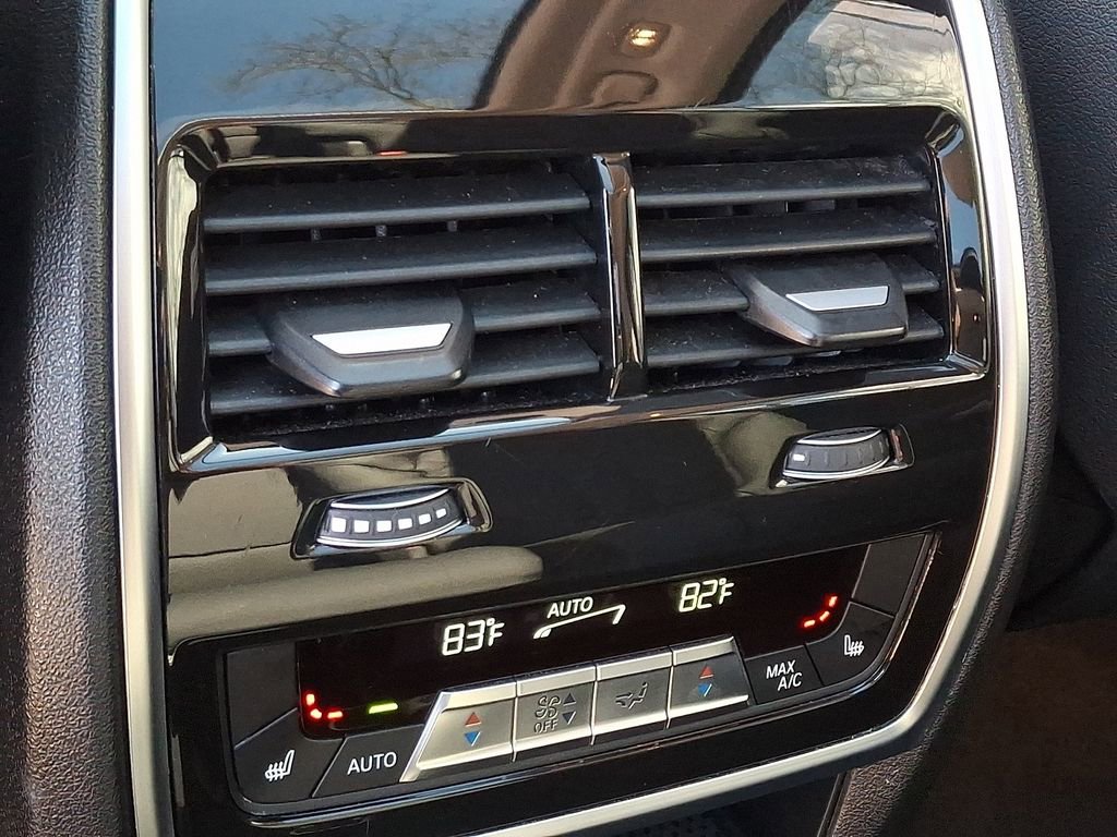 Certified 2025 BMW X7 xDrive40i w/ Premium Package AWD/4WD image 12