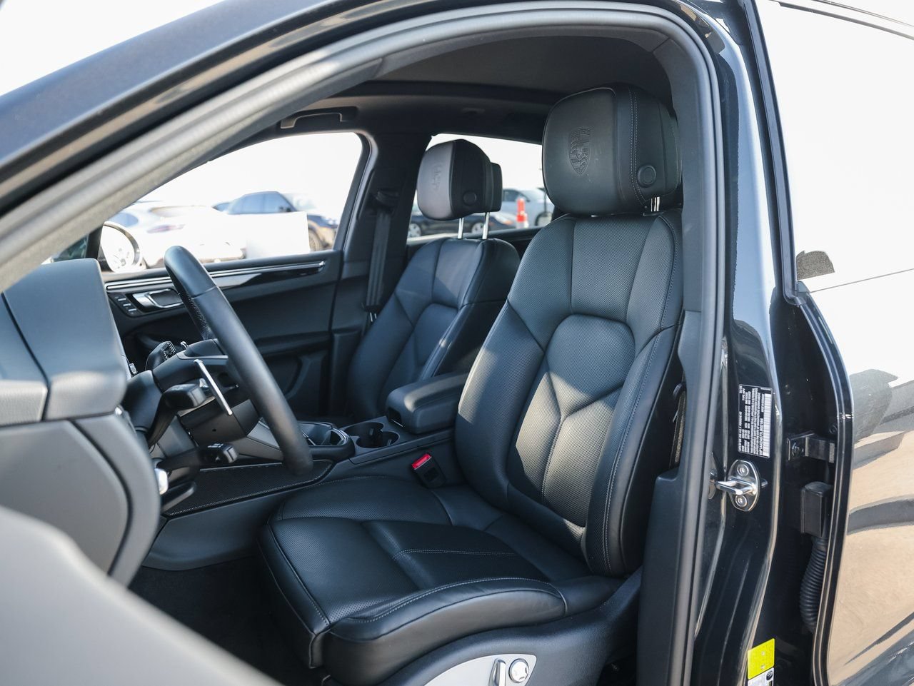 Certified 2026 Porsche Macan AWD/4WD image 5