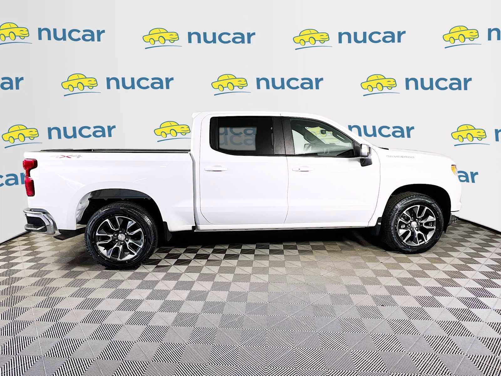 Used 2023 Chevrolet Silverado 1500 LT AWD/4WD image 8