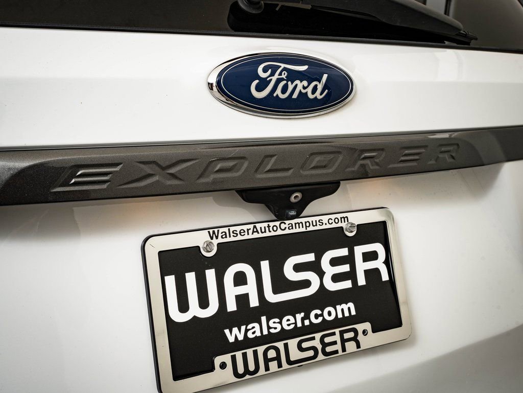 Used 2017 Ford Explorer XLT w/ Equipment Group 202A image 16