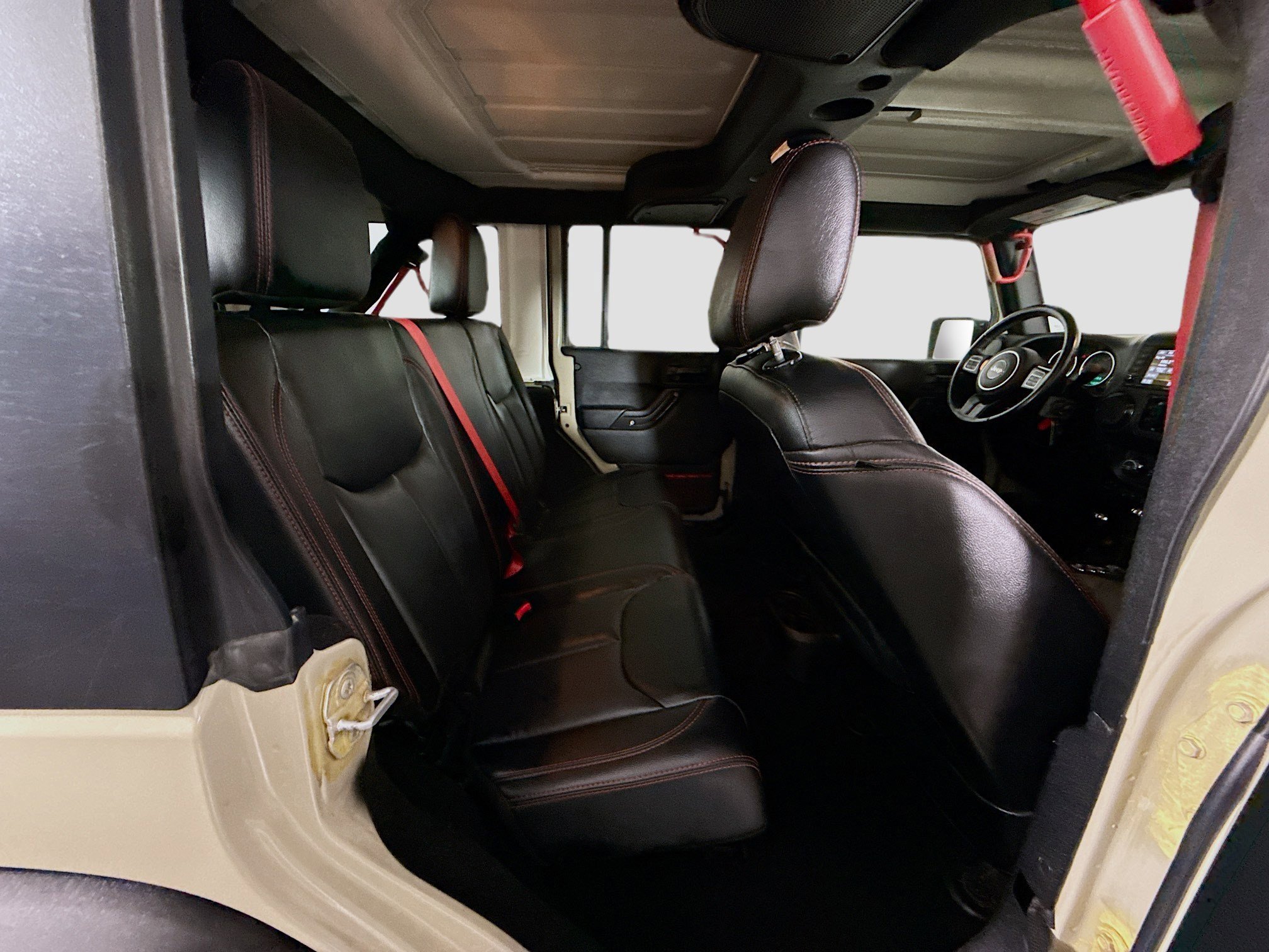 Used 2018 Jeep Wrangler Unlimited Rubicon w/ Connectivity Group image 25